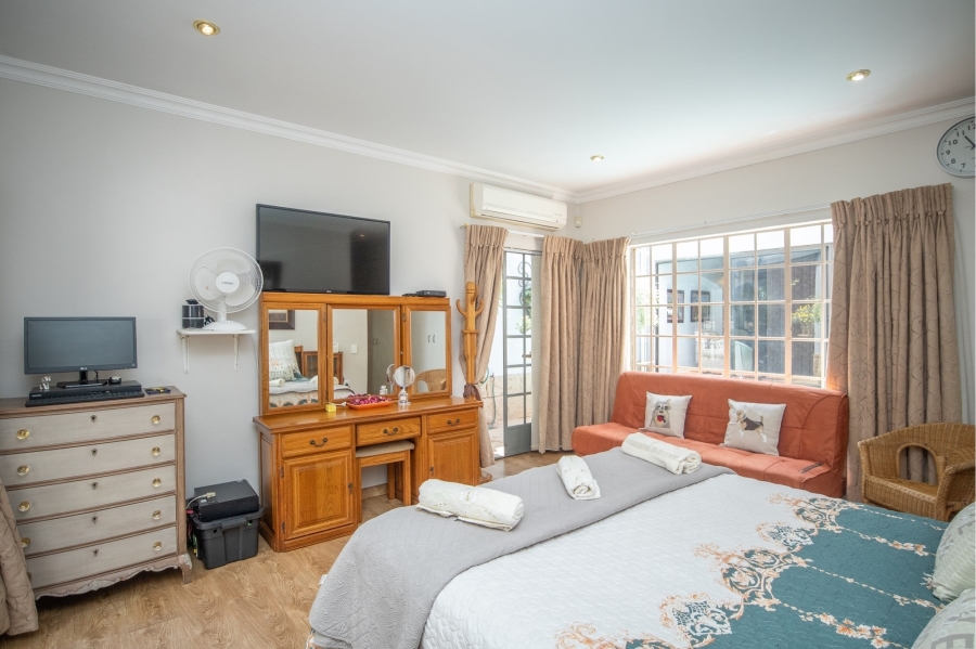 5 Bedroom Property for Sale in Ifafi North West